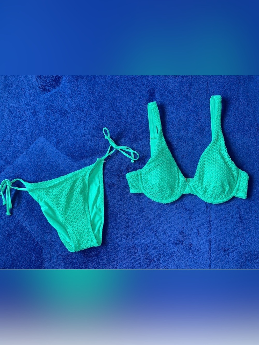New SPLENDID Two Piece Bikini Set Womens Size Small Green Crochet Swim